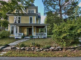 704 Fulmer Ave, Stroudsburg, PA 18360