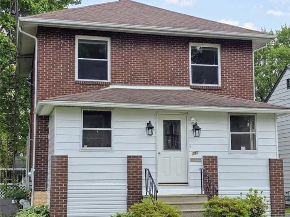 1911 Carolyn St, Farrell, PA 16121