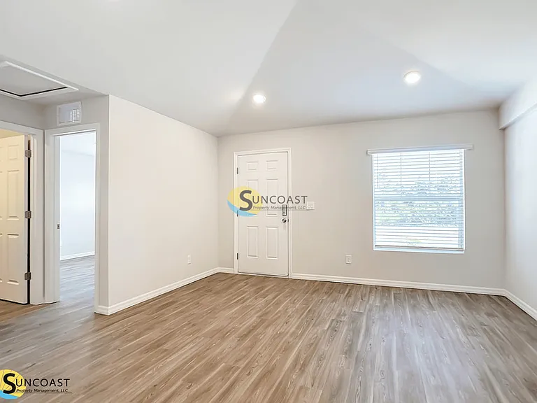 27078 Adams St — Photo 2
