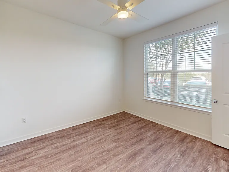 Essex Luxe Apartments — Photo 67