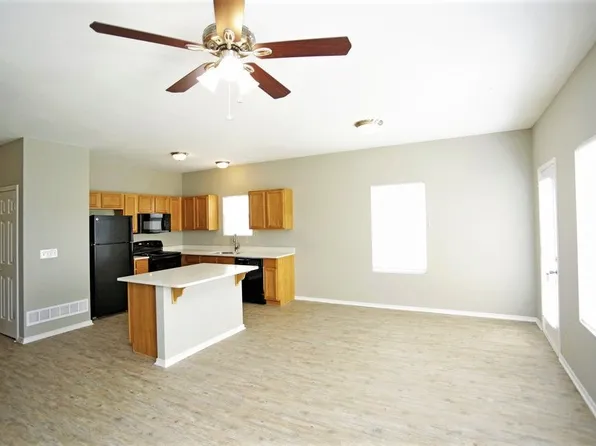 Holly Ridge Townhomes, 7741 N Mercier St, Kansas City, MO 64118