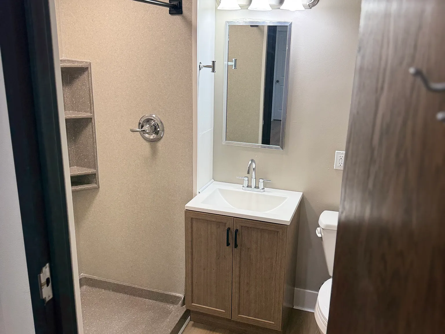 2 bed, 1.5 bath, 687 sqft, $1,350 — Photo 2