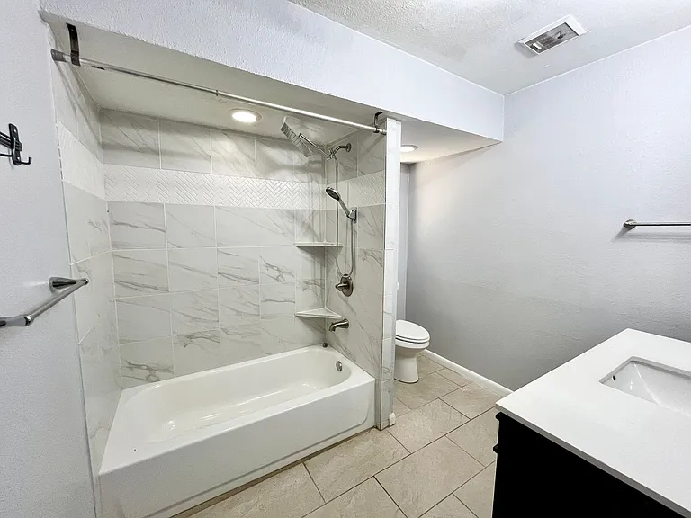 830 Blackburn St — Photo 32