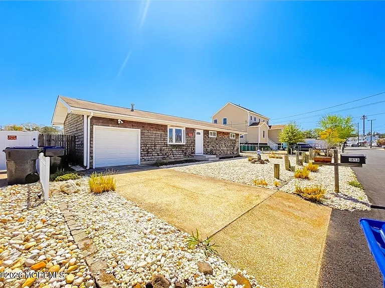 1813 Capstan Dr — Photo 9