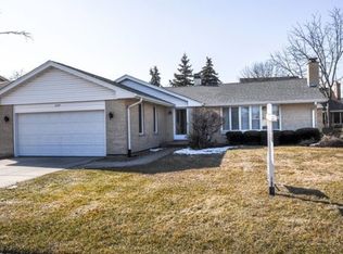 1234 Biscayne Dr, Elk Grove Village, IL 60007