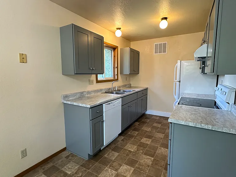 57 Arrowwood Dr #B — Photo 3