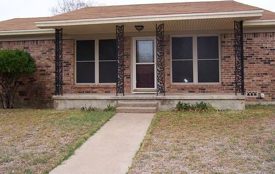 1st image of 513 Louise St