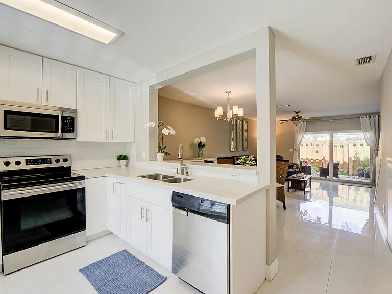 2900 Dorchester Ln #2900 — Photo 4