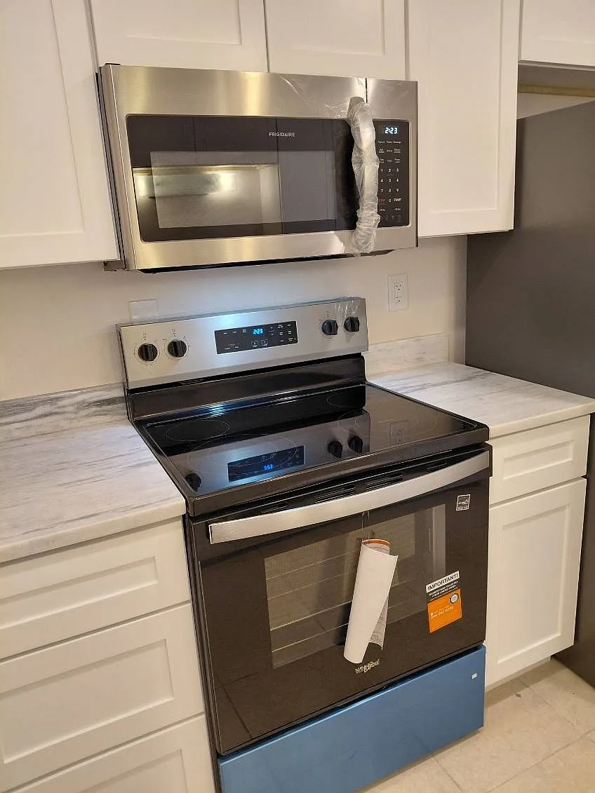 2 bed, 905 sqft, $1,700 — Photo 3