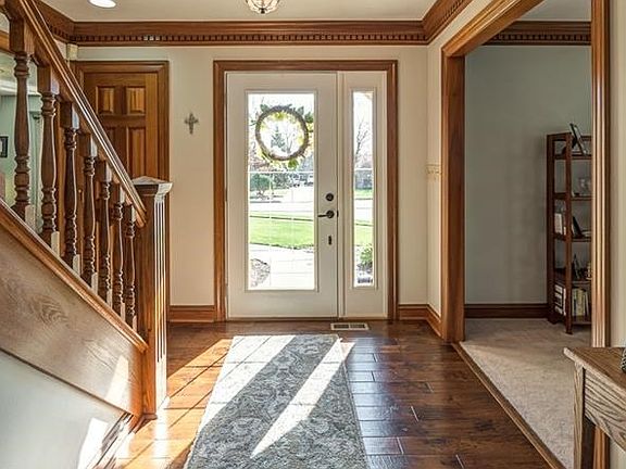 4th image of 221 Babington Ct