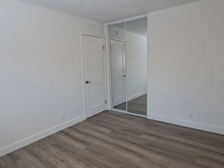 132 Hyannis Ct — Photo 19
