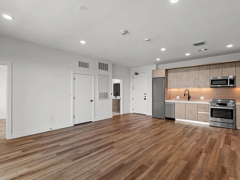 4315 S Congress Ave #423 — Photo 6