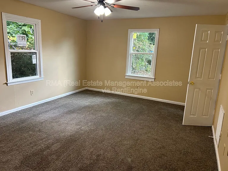 333 W College St — Photo 8
