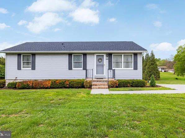 1328 Hahns Ln, Toms Brook, VA 22660