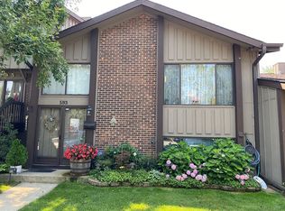 593 Forum Dr, Roselle, IL 60172