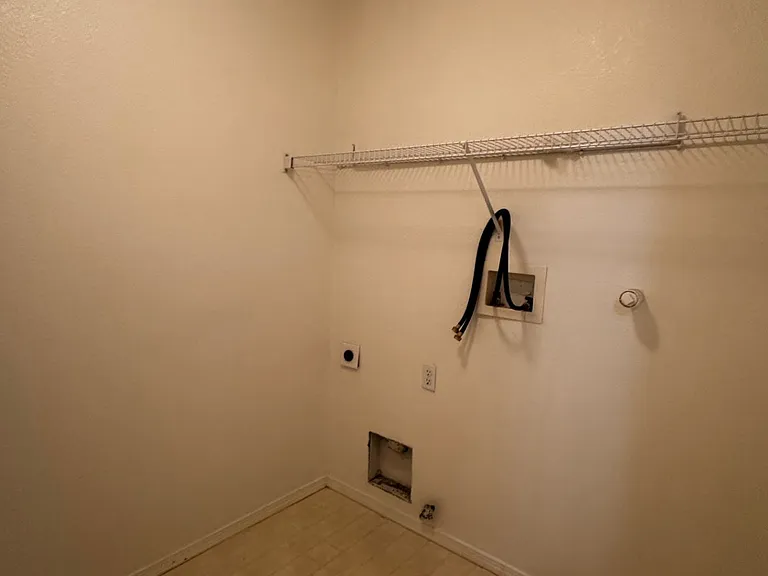 504 Leeward Dr NW — Photo 17