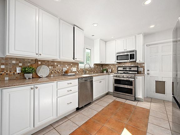 4th image of 1100 Huntridge Dr