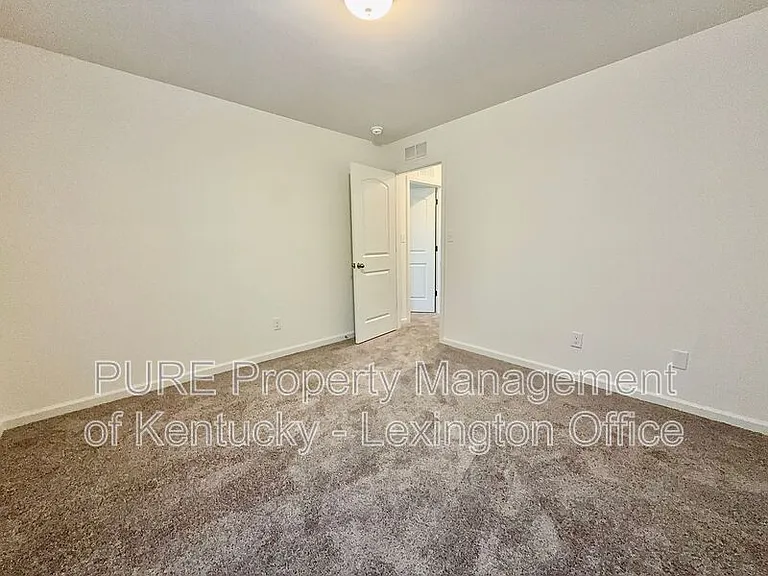 852 Halford Pl — Photo 32