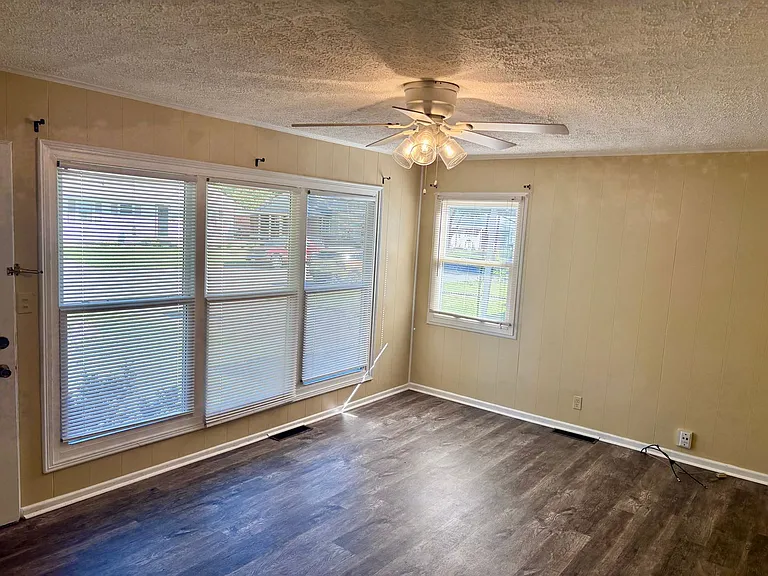 1514 Elliott Ave — Photo 6