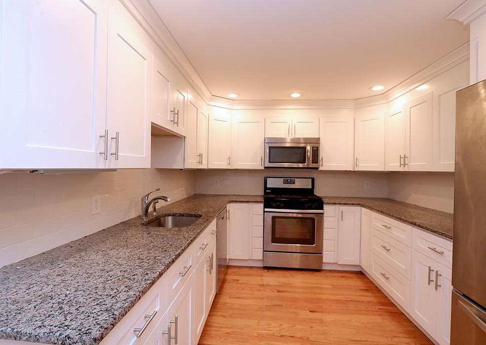 1st image of 145-147 Beale St Unit 3B