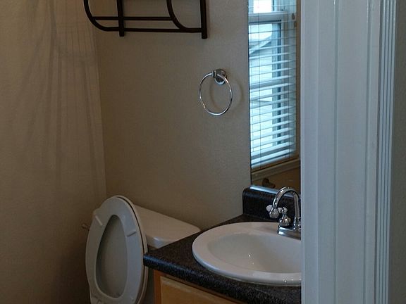 5th image of 203 N Autumn St APT 2