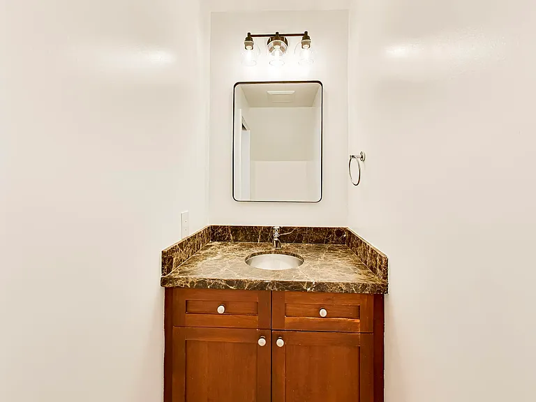 637 Natoma St #3 — Photo 11