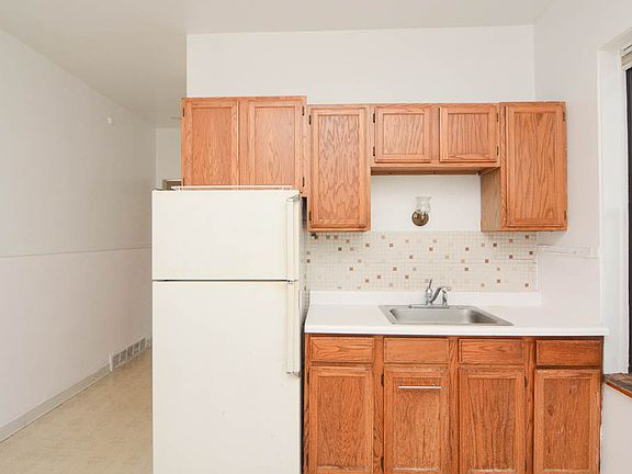 4th image of 3700 N Paulina St APT 1