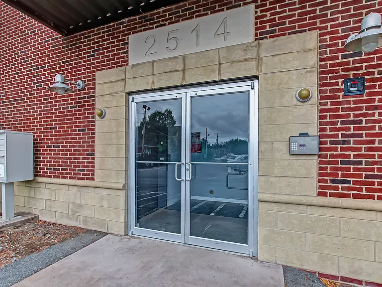 2514 Abercorn St #205 — Photo 44