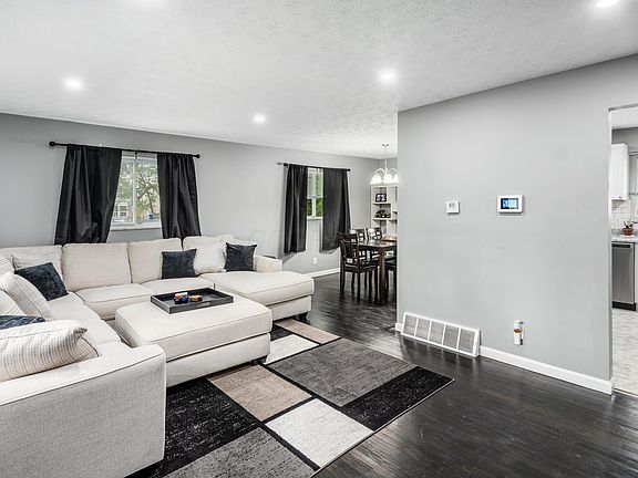 3rd image of 4289 Astor Ave