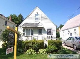 7852 266th St, Glen Oaks, NY 11004