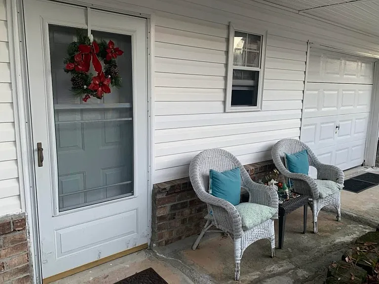 10 Manor Blvd #1 — Photo 1