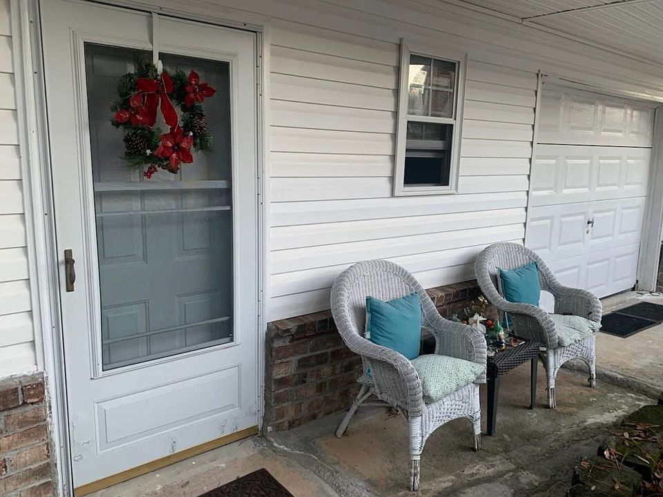1st image of 10 Manor Blvd #1