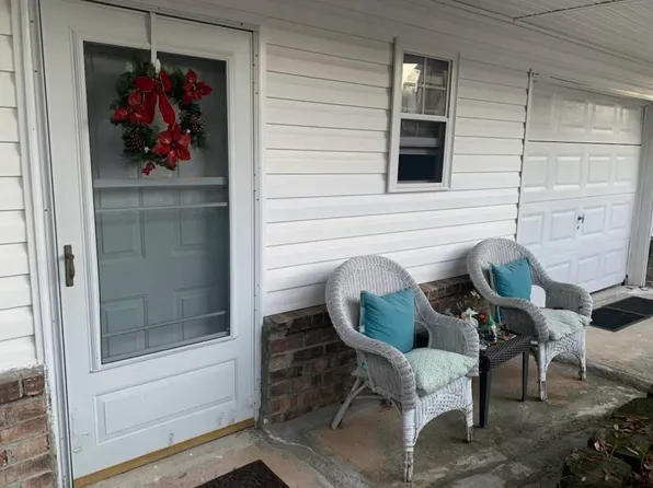10 Manor Blvd #1, Hanahan, SC 29410