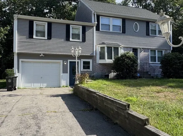 30 Lloyd Ave, Wrentham, MA 02093