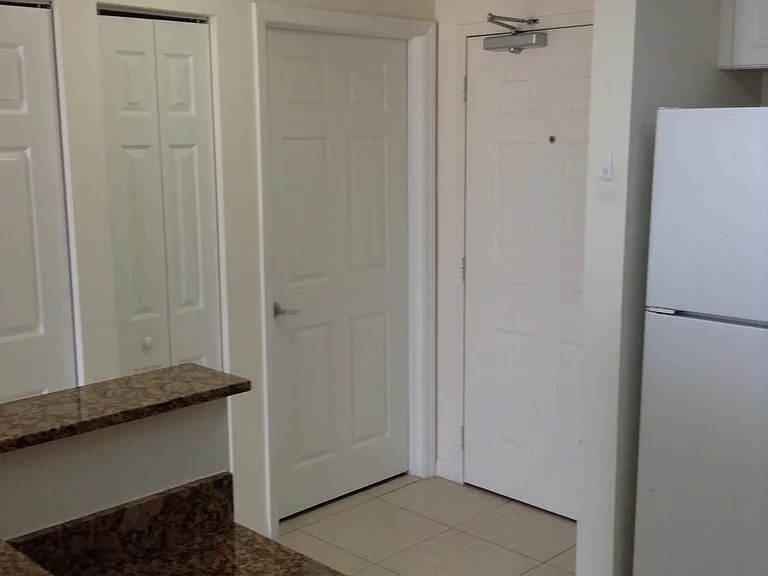 215 SW 42nd Ave #1005 — Photo 16