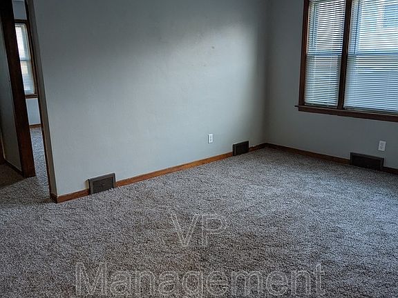 3rd image of 410 23rd St APT 2