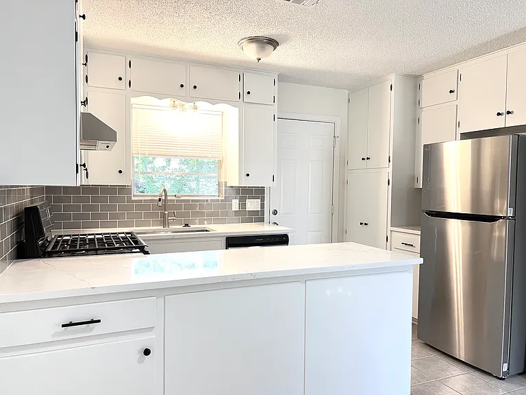 2305 Western Trails Blvd #A — Photo 4
