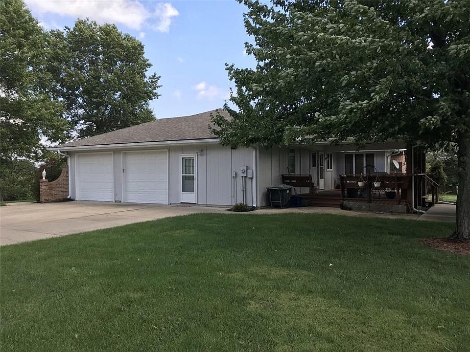Huge garage and covered deck