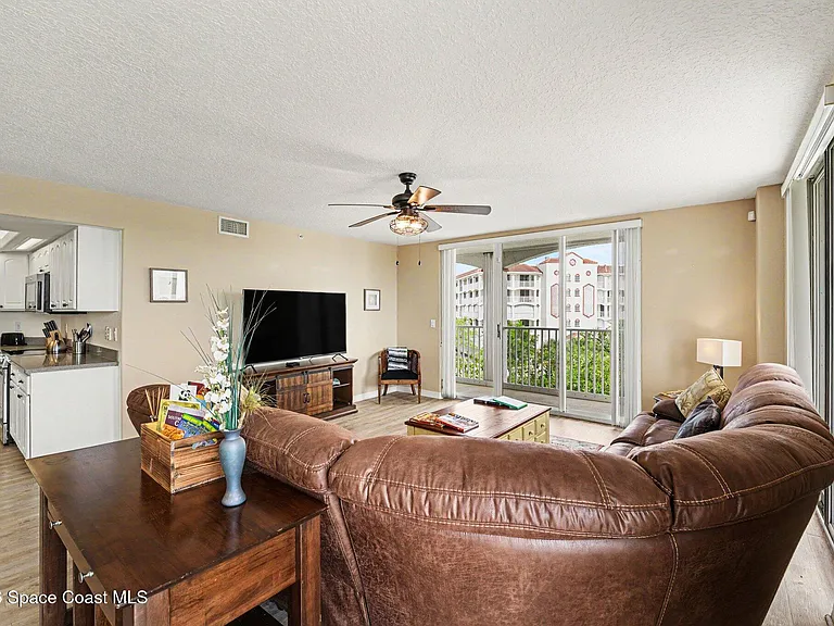 820 Del Rio Way #401 — Photo 5