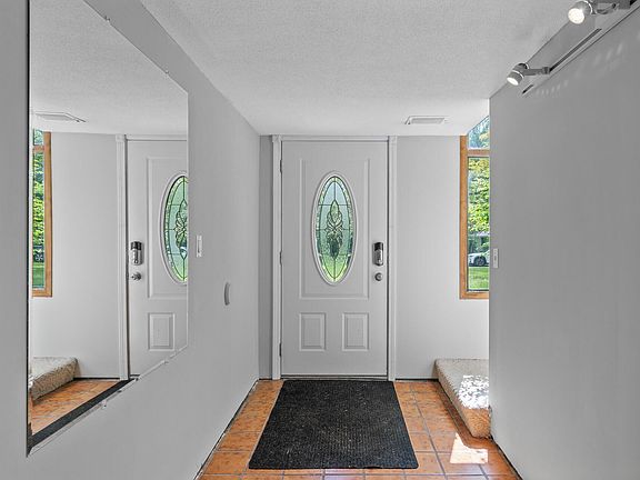 4th image of 15010 Hillside Dr