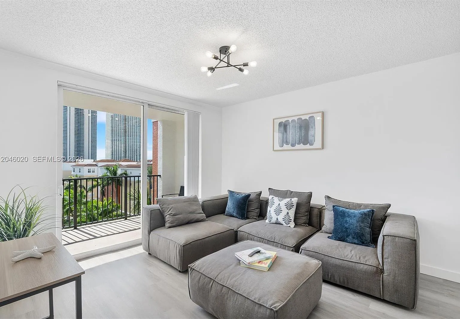 Porto Bellagio Condo — Photo 4