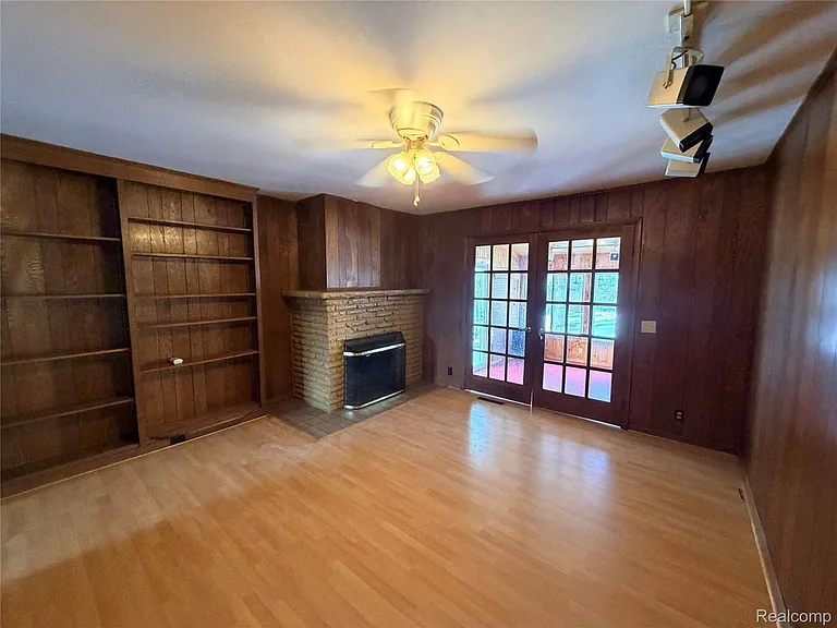 1080 W Highland Rd — Photo 9