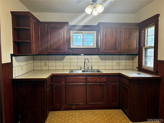 4th image of 99 Pries Ave