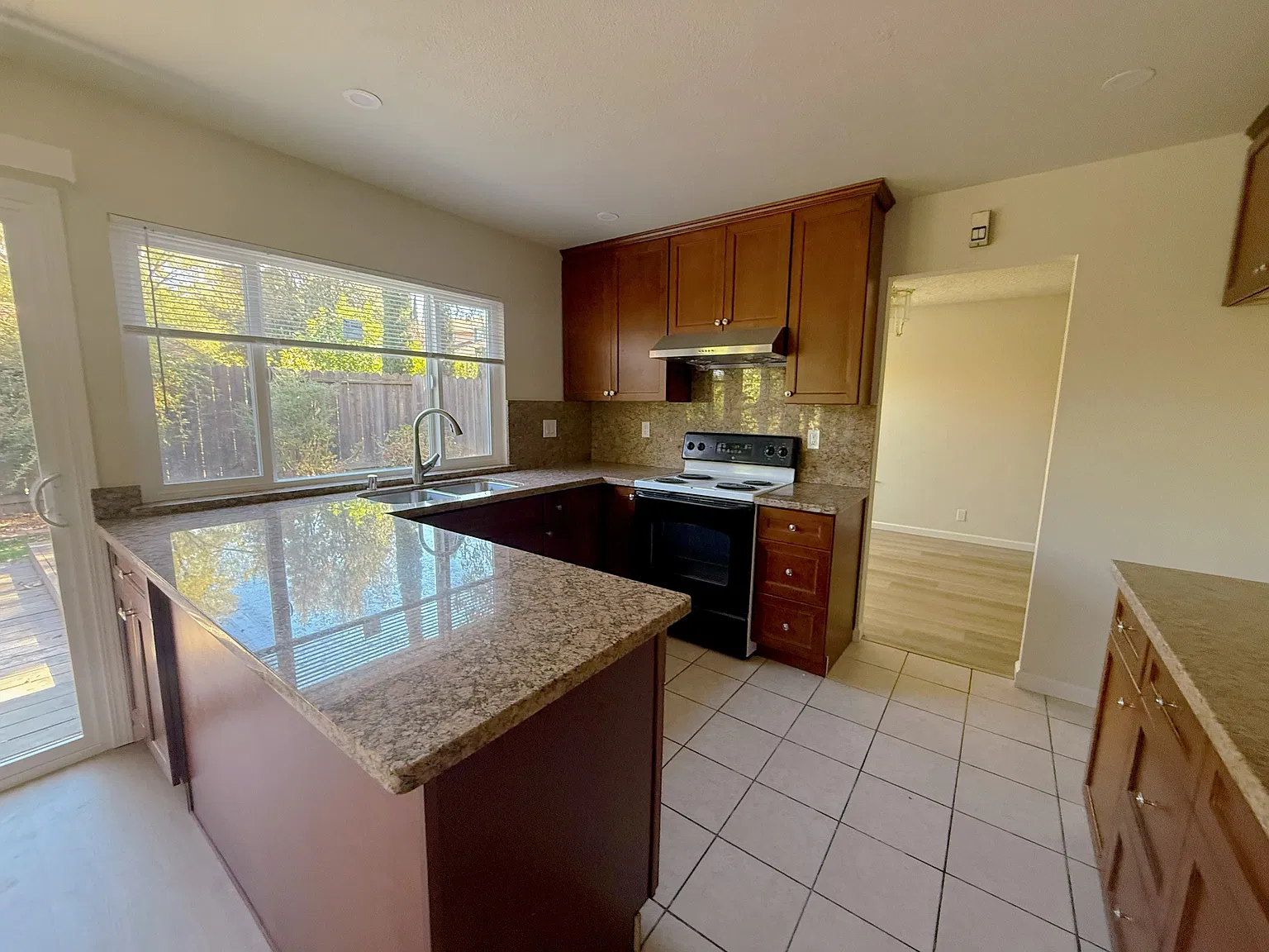 4 bed, 2.5 bath, 1842 sqft, $4,200 — Photo 3