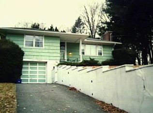 75 Lounsbury Rd, Fairfield, CT 06432