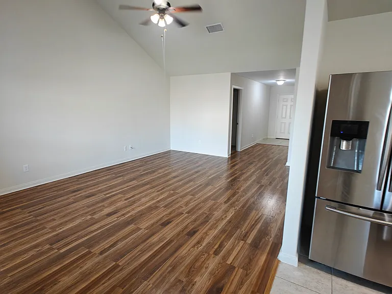 2105 Old Harbor Way — Photo 5