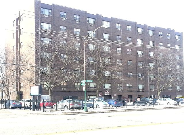 1st image of 4600 N Cumberland Ave Unit 505