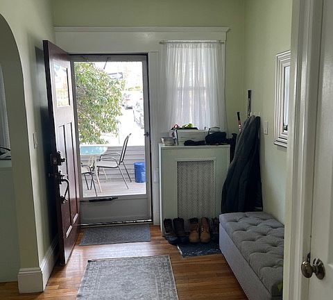 4th image of 158 Willow St #1