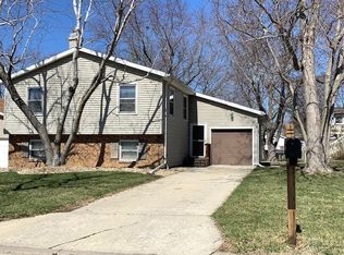 2 Siesta Ct, Bloomington, IL