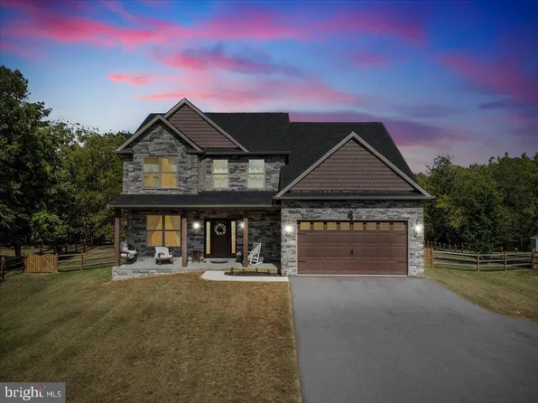 2428 Pikeside Dr, Greencastle, PA 17225